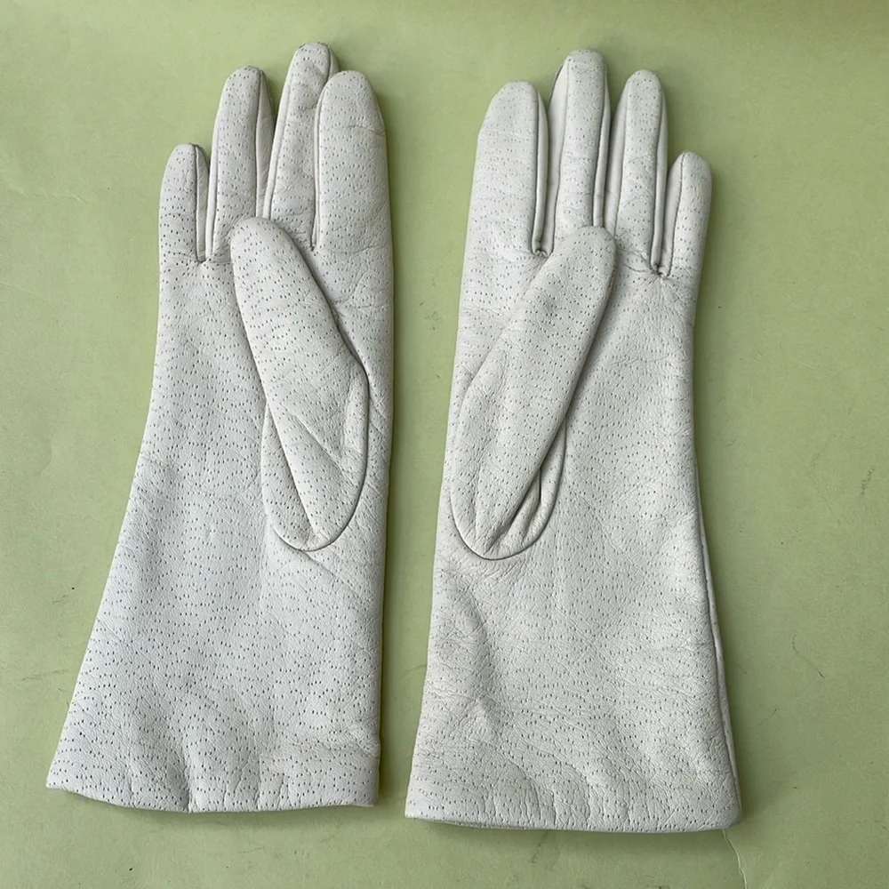 New vintage grayish cream leather gloves with lining